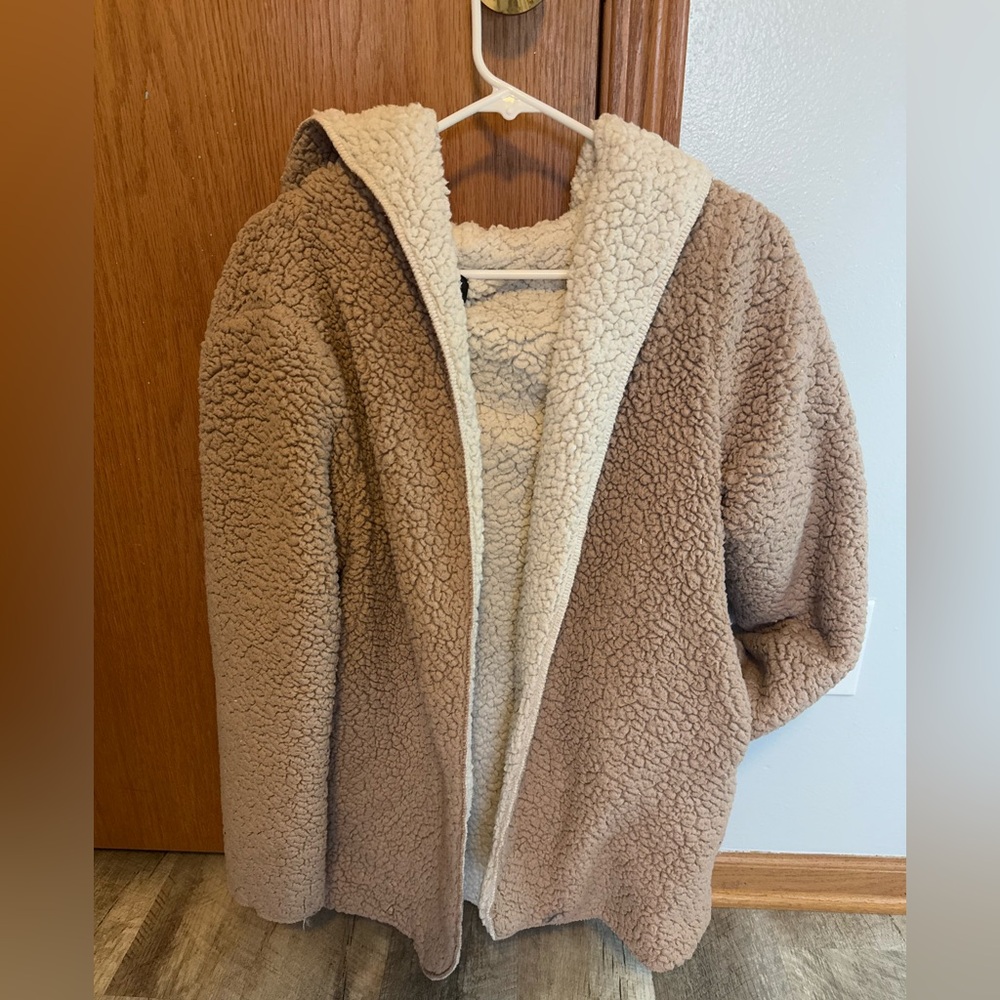 Love & Joy MEDIUM tan sherpa no button cardigan